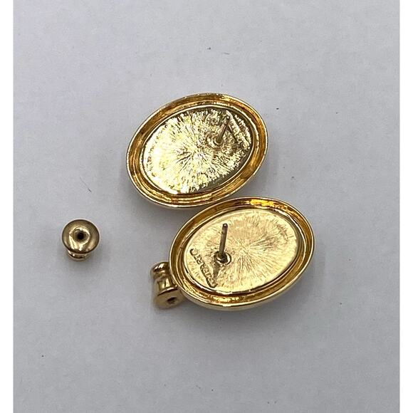 TRIFARI Vintage Earrings Gold Tone White Plastic Cabochon Studs Estate - Picture 4 of 9